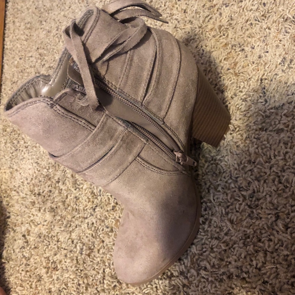 booties - Picture 2 of 4